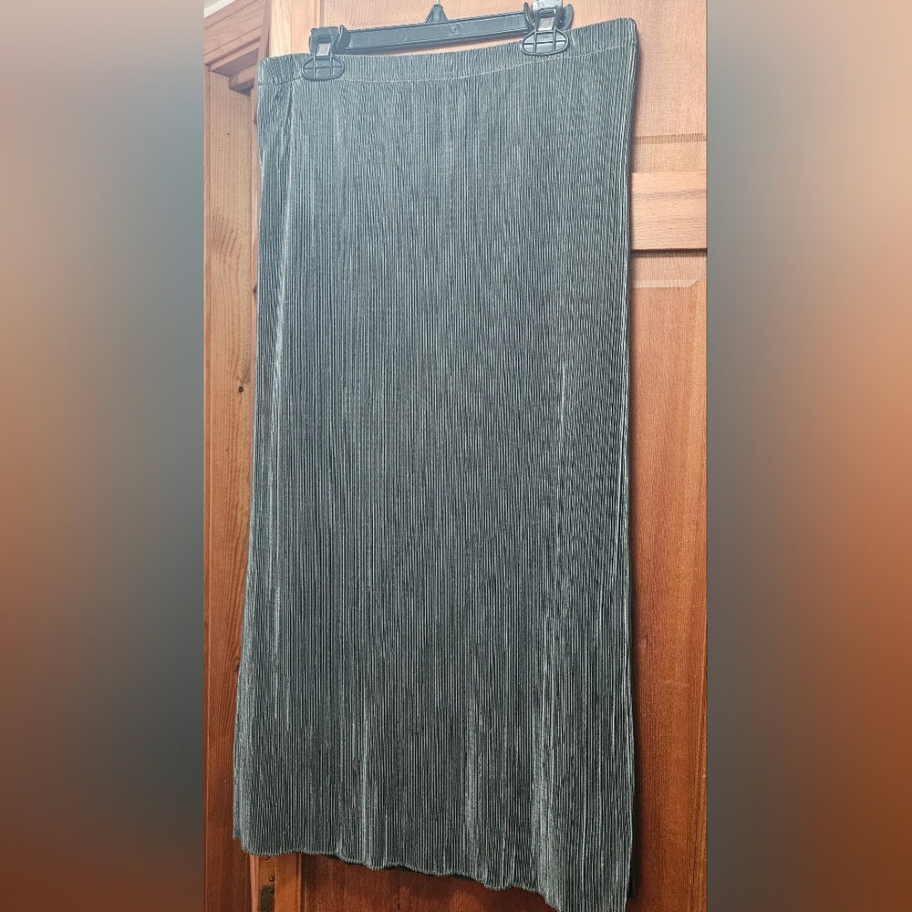 Elegant Army Olive Green Jupe Pleated Skirt.